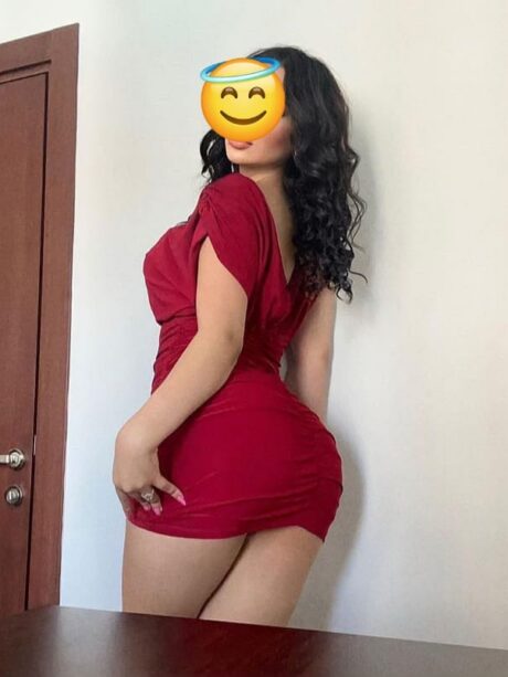 Mersin üniversiteli İnci kendi yeri — Mersin vitrin